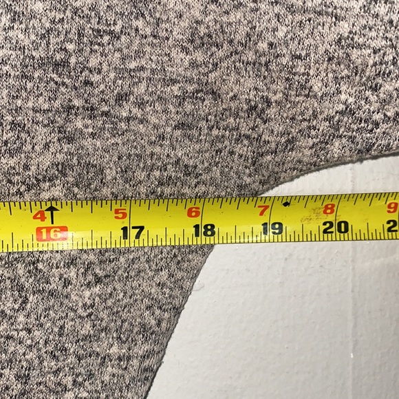 🦋Cute cream lightweight long sleeved top! - Picture 8 of 8